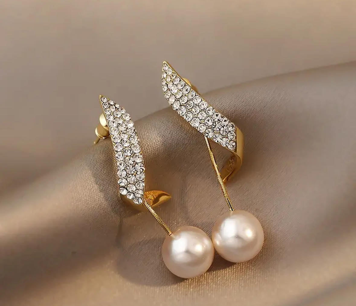 Elegant Pearl & Rhinestone Earrings